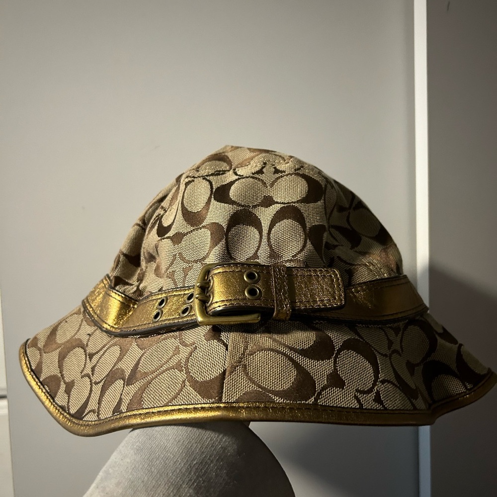 coach bucket hat gold
